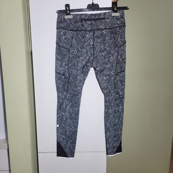 ❤️ 3 for $35 Lululemon mesh panel thigh pocket mid rise black white leggings 6 - Picture 4 of 9